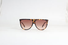 Load image into Gallery viewer, Viral Tortoiseshell Sunglasses for Women – Trendy Oversized Frame &amp; Street Style Versatile Shades